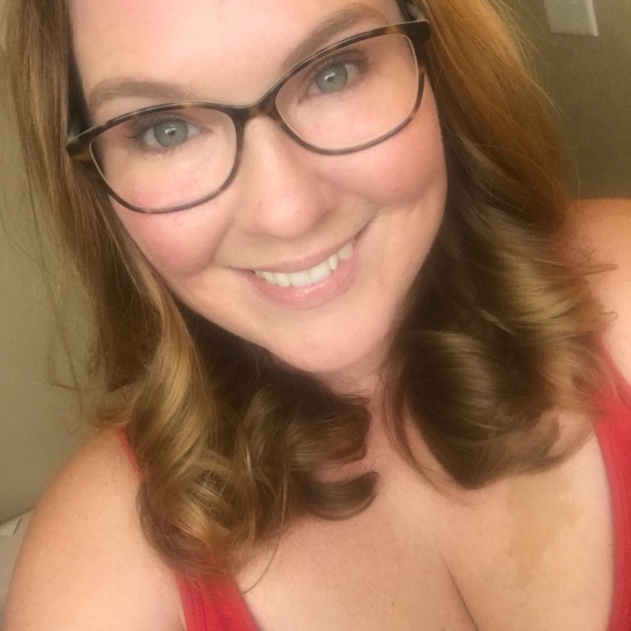 Meet your Posher, Jenniffer - Picture 1 of 1